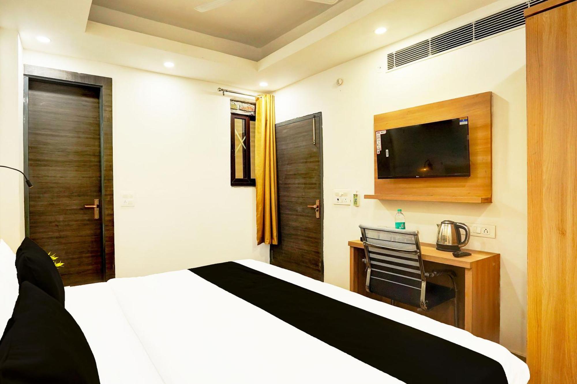 Hotel Super Townhouse Sector 104 Noida Zewnętrze zdjęcie