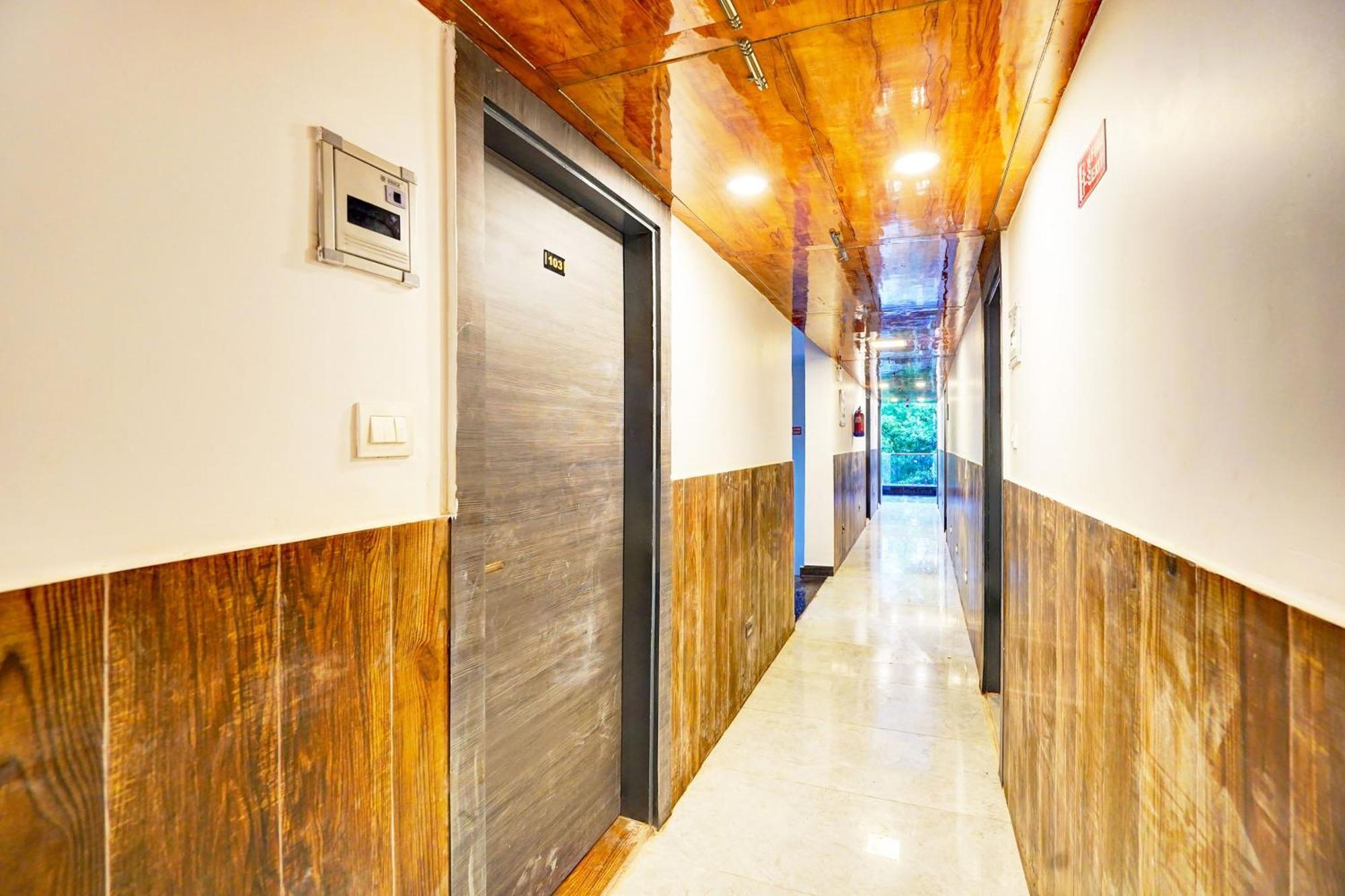 Hotel Super Townhouse Sector 104 Noida Zewnętrze zdjęcie