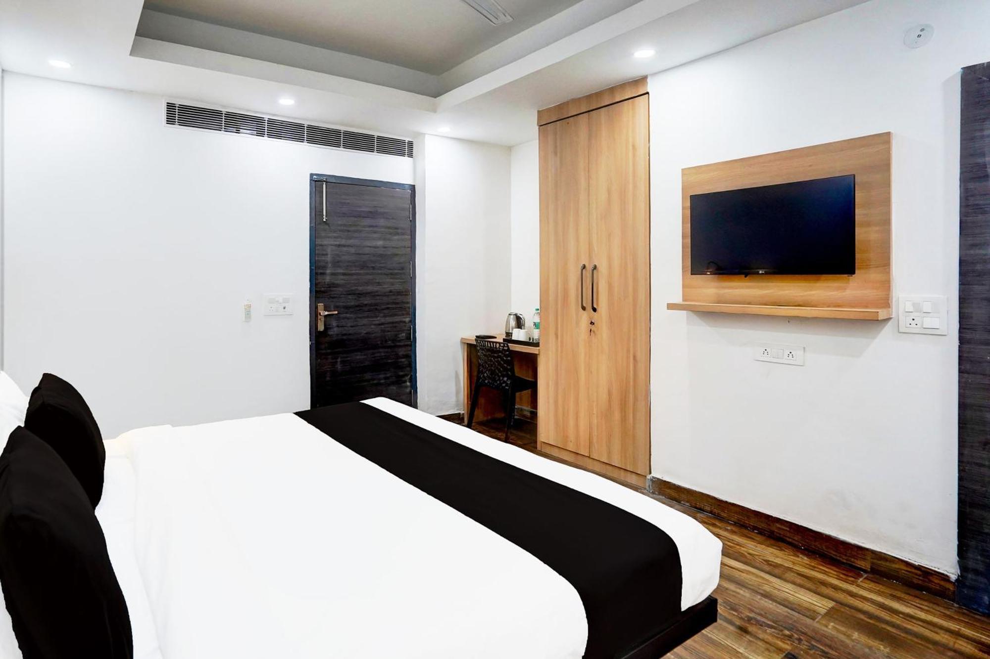 Hotel Super Townhouse Sector 104 Noida Zewnętrze zdjęcie