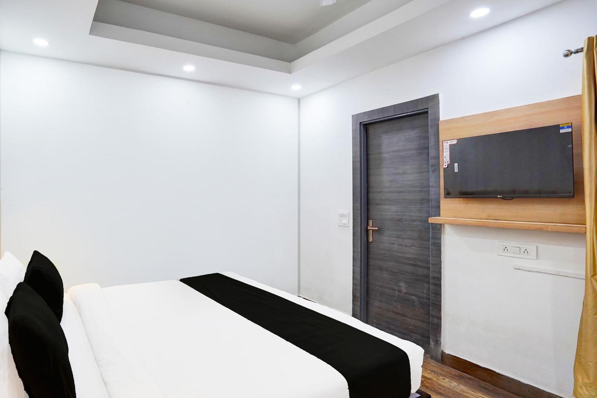 Hotel Super Townhouse Sector 104 Noida Zewnętrze zdjęcie