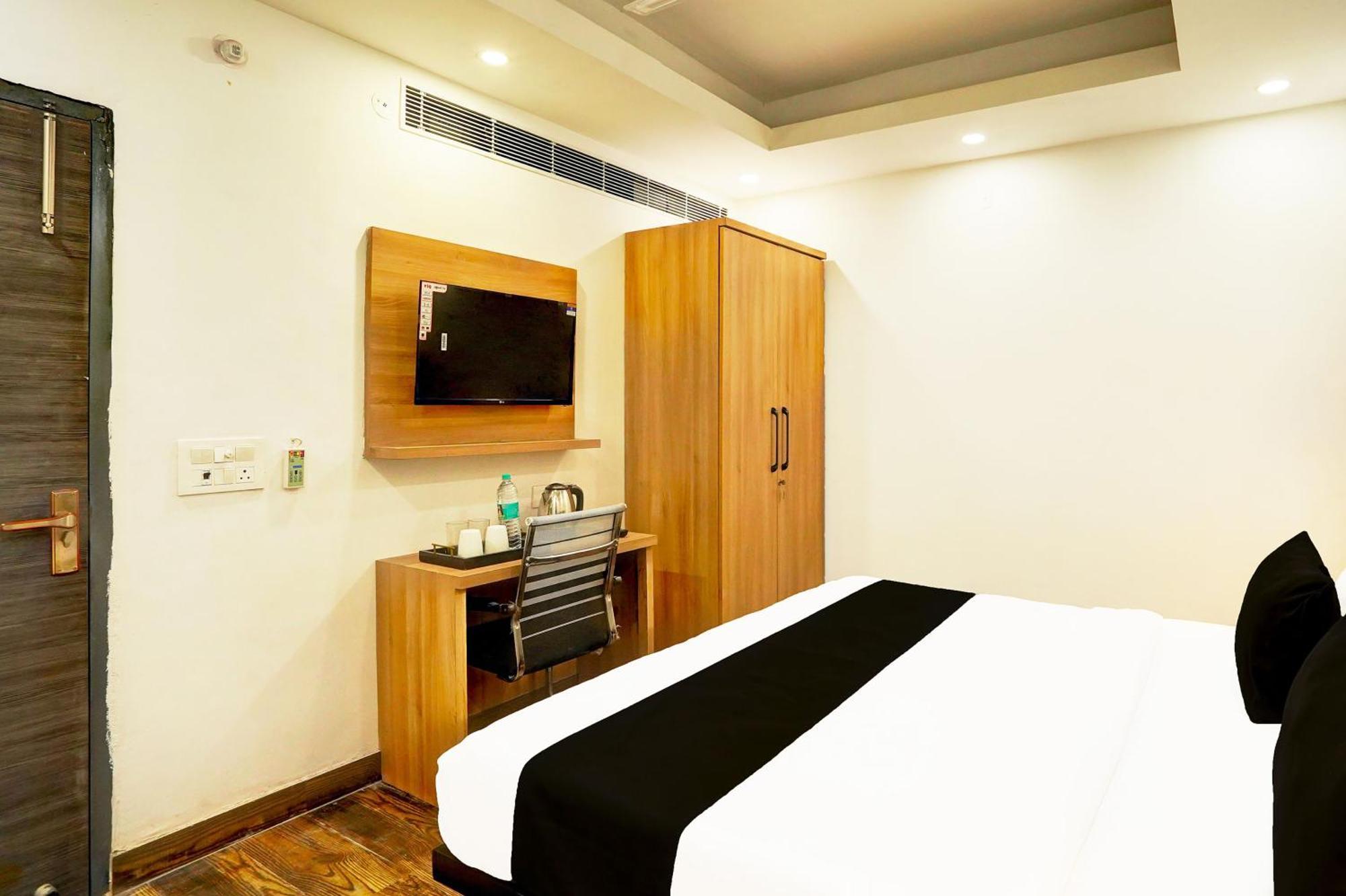 Hotel Super Townhouse Sector 104 Noida Zewnętrze zdjęcie